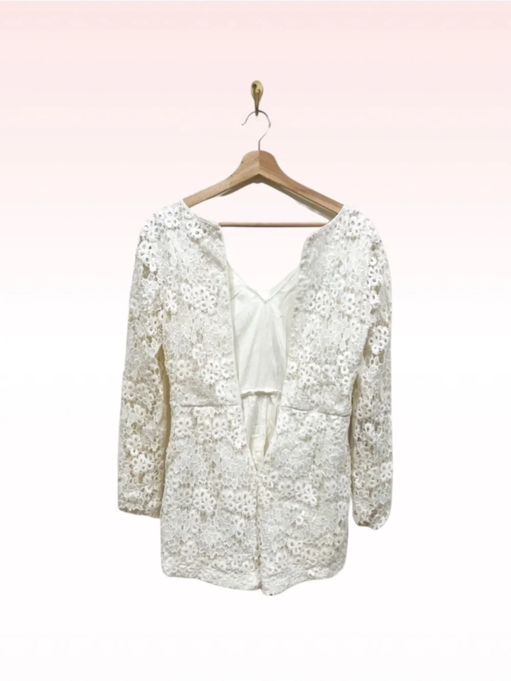 Nwt YUMI KIM White Lace Long sleeve Romper (Sz M)